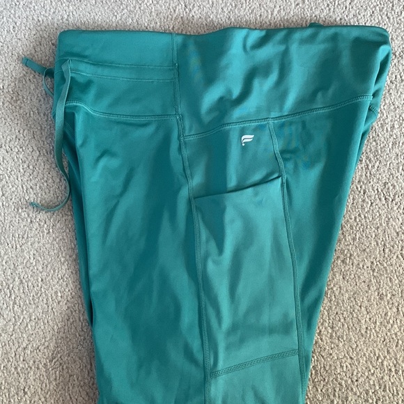 Fabletics High-Waisted UltraCool Shine Panel Leggings - Picture 5 of 8